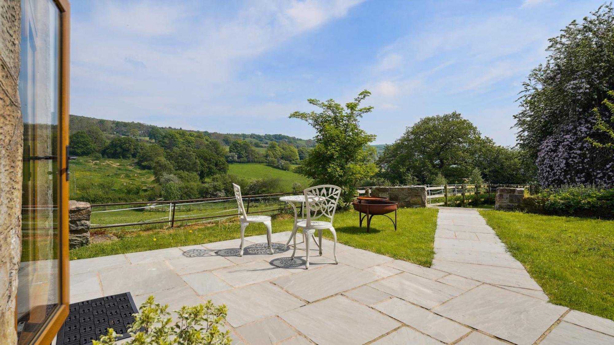 Tranquil Countryside Cottage For Two Wrexham Eksteriør bilde